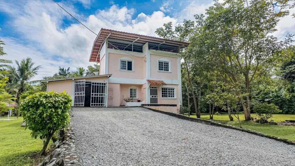 Casa en Venta en Puerto Armuelles Chiriqui Panamá | $199,990 | MLS# 23477