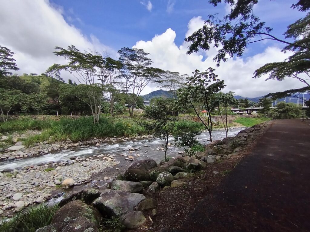 Lote Comercial de 13,056 m² en Venta en Bajo Boquete, Chiriquí, Panamá | Frente al Río Caldera