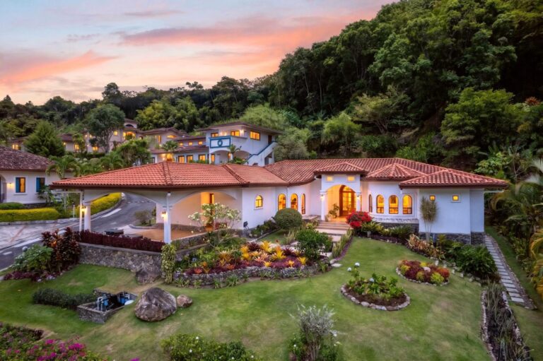 Casa en Venta en Bajo Boquete Chiriqui Panamá | $995,000 | MLS# 23657