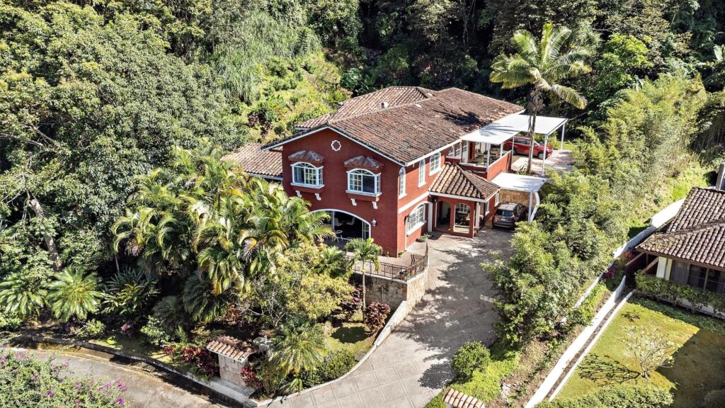 Casa en Venta en Bajo Boquete Chiriqui Panamá | $990,000 | MLS# 23805