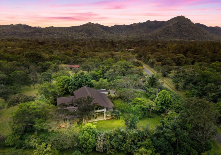Casa en Venta en El Valle Coclé Panamá | $950,000 | MLS# 23986