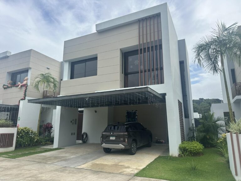 Casa en Venta en Ernesto Cordoba Campos Panamá Panamá | $430,000 | MLS# 24080