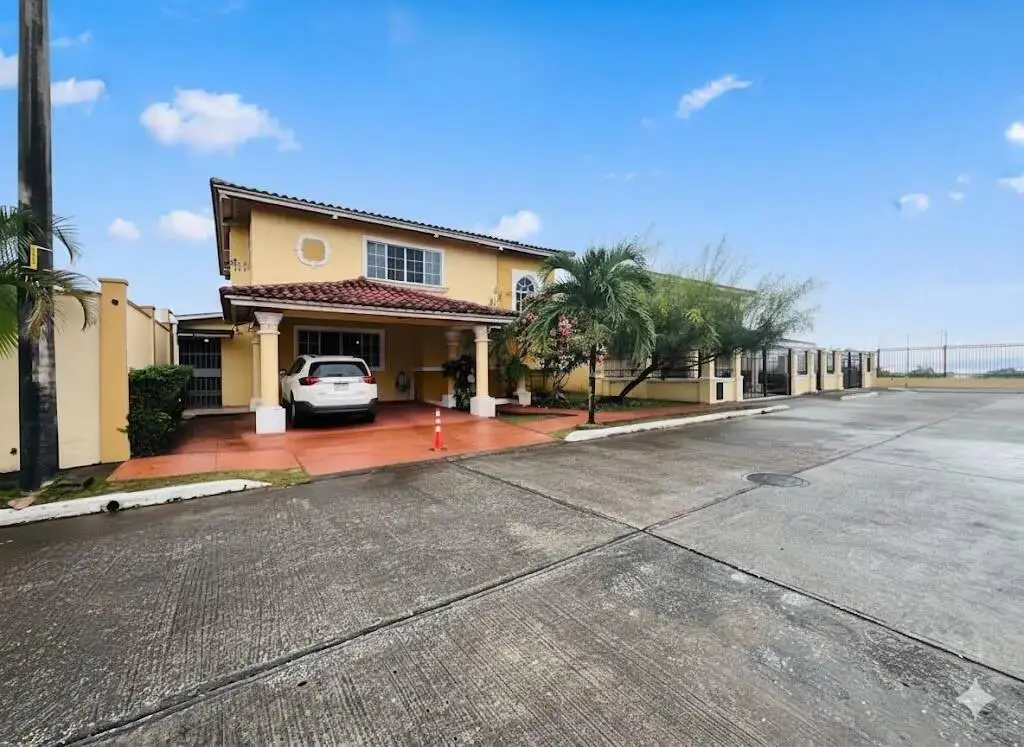 Casa en Venta en José Domingo Espinar Panamá Panamá | $435,000 | MLS# 24098