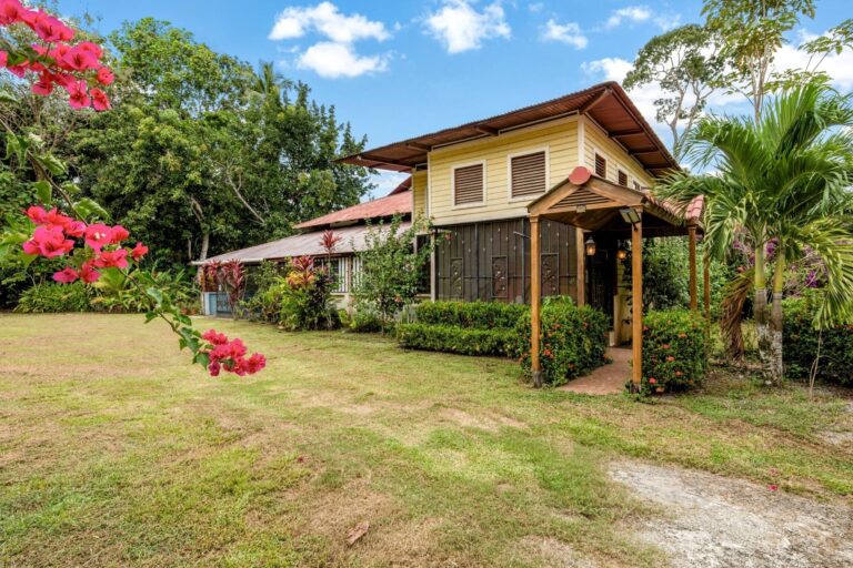 Casa en Venta en Puerto Armuelles Chiriqui Panamá | $195,000 | MLS# 24143