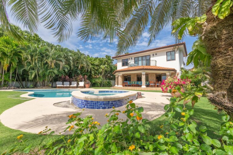 Casa en Venta en Río Hato Coclé Panamá | $2,200,000 | MLS# 24170