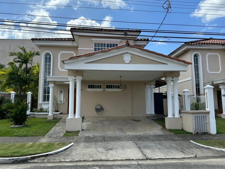 Casa en Alquiler en Ancón Panamá Panamá | $2,000 | MLS# 24247