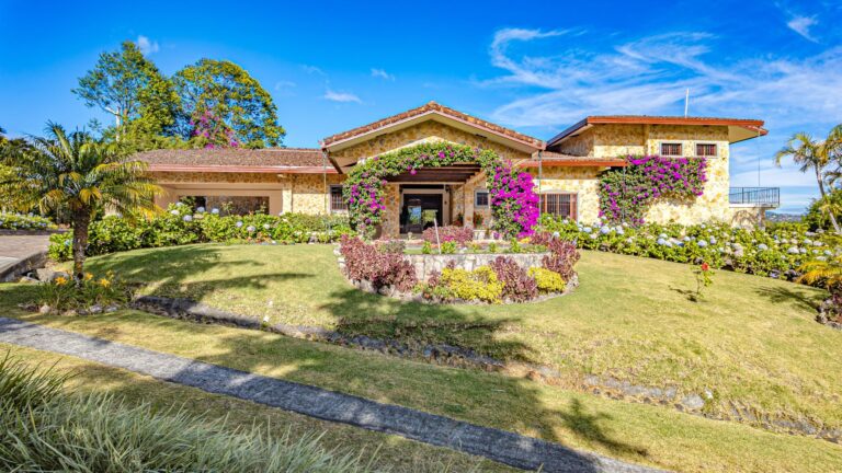 Casa en Venta en Bajo Boquete Chiriqui Panamá | $6,800,000 | MLS# 24343