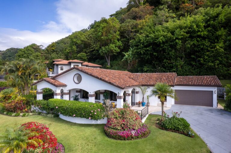 Casa en Venta en Bajo Boquete Chiriqui Panamá | $825,000 | MLS# 24529