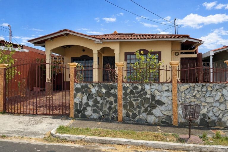 Casa en Venta en Barrio Colón Panamá Oeste Panamá | $73,000 | MLS# 24603