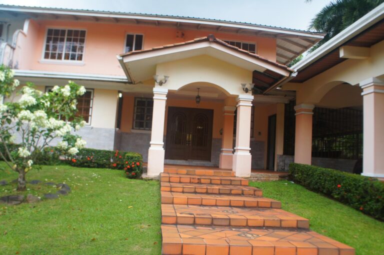 Casa en Venta en Ancón Panamá Panamá | $700,000 | MLS# 24758