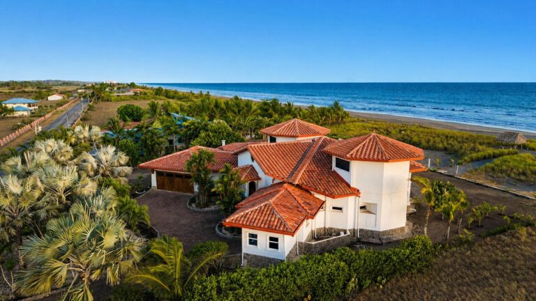 Casa en Venta en Guarumal Chiriqui Panamá | $1,600,000 | MLS# 24979