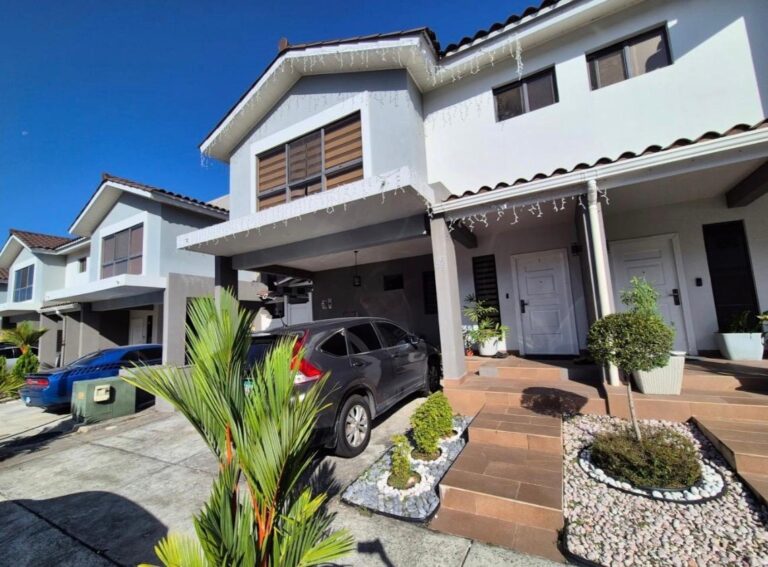 Casa en Venta en Ernesto Cordoba Campos Panamá Panamá | $265,000 | MLS# 25059
