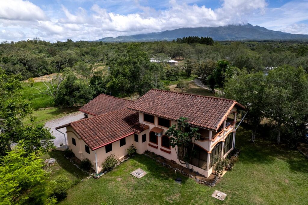 Casa en Venta en Dolega Chiriqui Panamá | $299,000 | MLS# 25072
