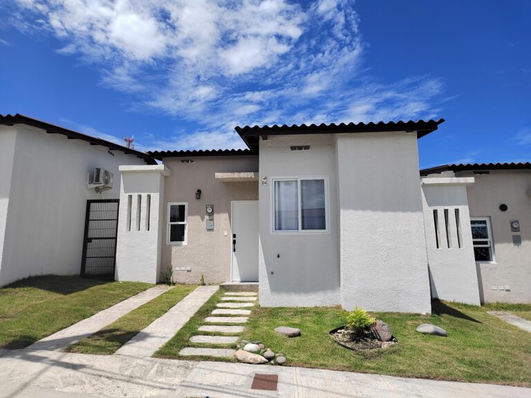 Casa en Alquiler en San Carlos Panamá Oeste Panamá | $650 | MLS# 25104