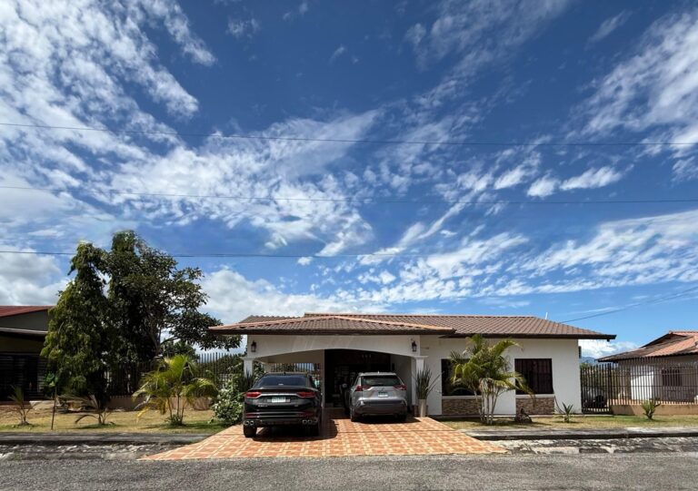 Casa en Venta en Los Algarrobos Chiriqui Panamá | $235,000 | MLS# 25209