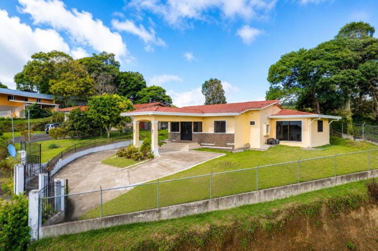 Casa en Venta en Bajo Boquete Chiriqui Panamá | $349,000 | MLS# 25223
