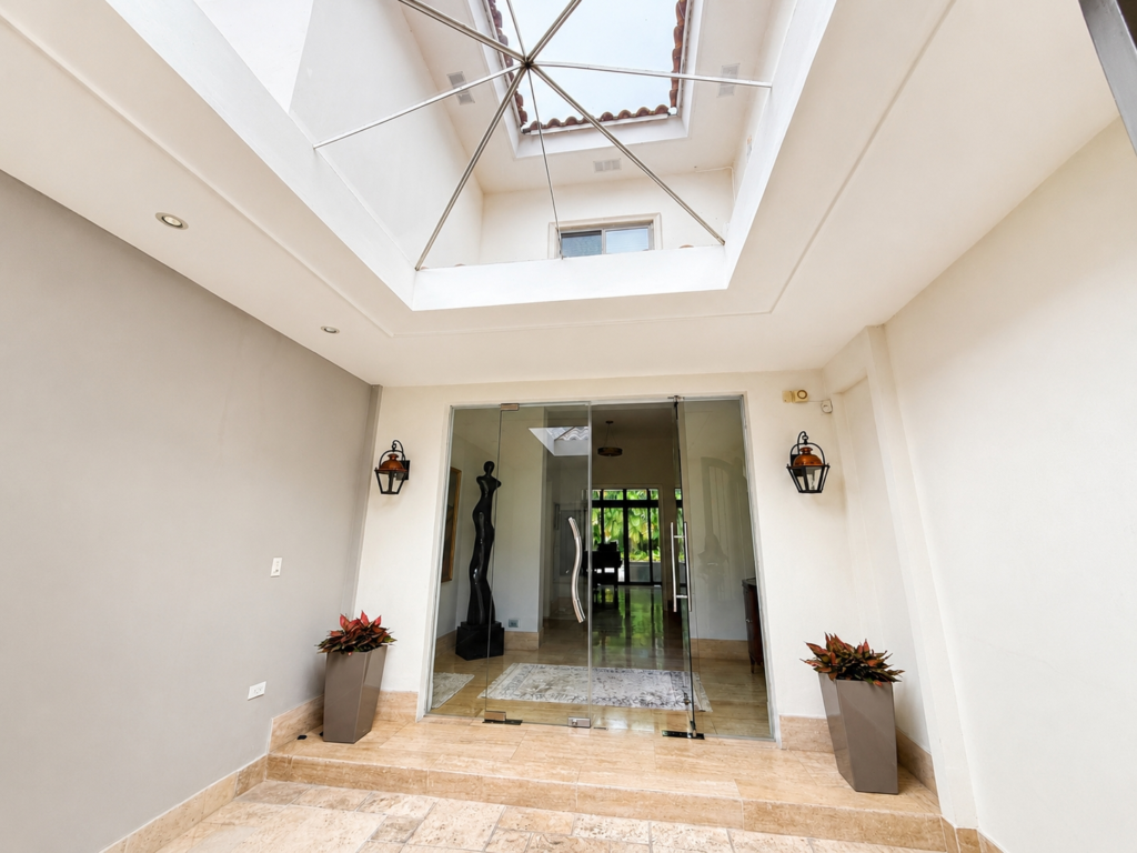 Casa en Venta en Juan Díaz Panamá Panamá | $2,480,000 | MLS# 25242