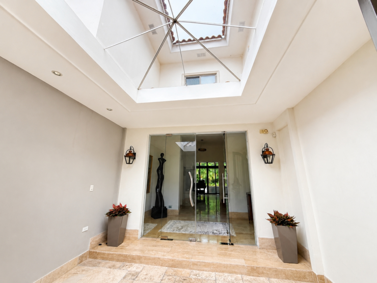 Casa en Venta en Juan Díaz Panamá Panamá | $2,480,000 | MLS# 25242