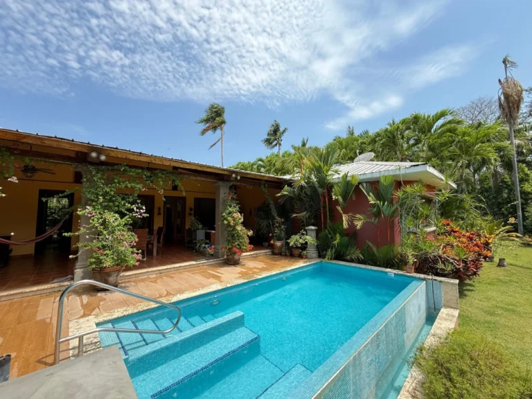 Casa en Venta en Chitré Herrera Panamá | $580,000 | MLS# 25372