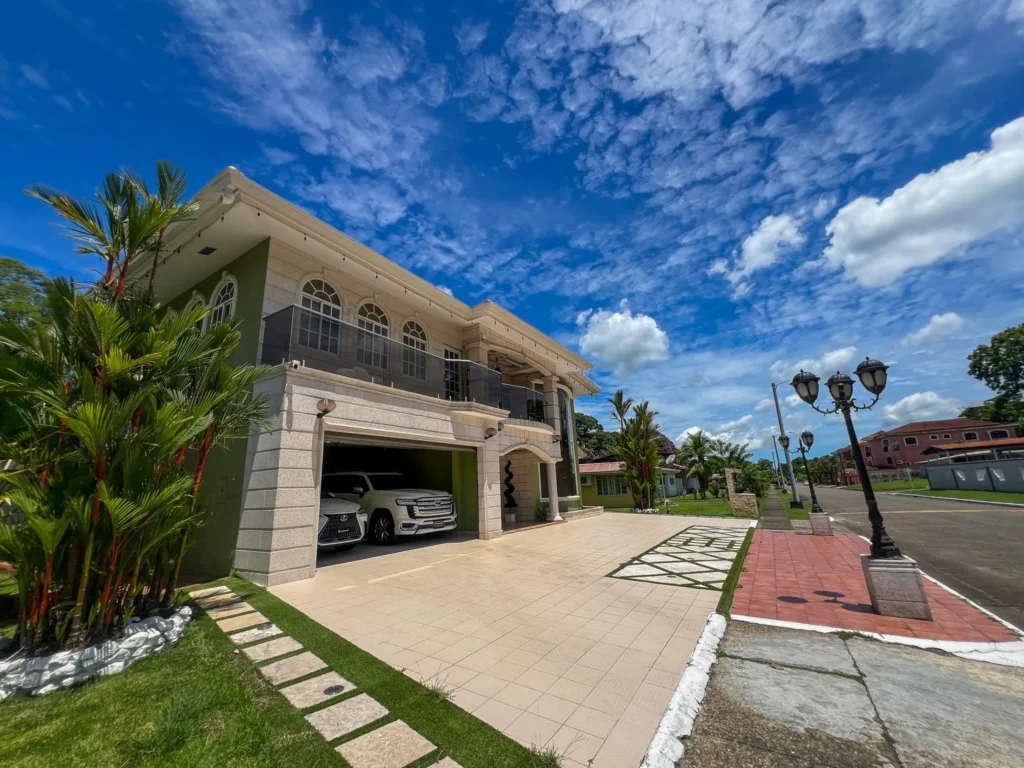 Casa en Venta en Cristobal Colón Panamá | $725,000 | MLS# 25484