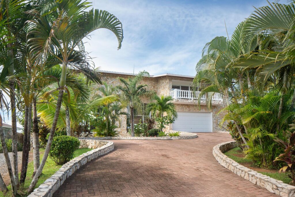 Casa en Venta en Boca Chica Chiriqui Panamá | $898,000 | MLS# 25641