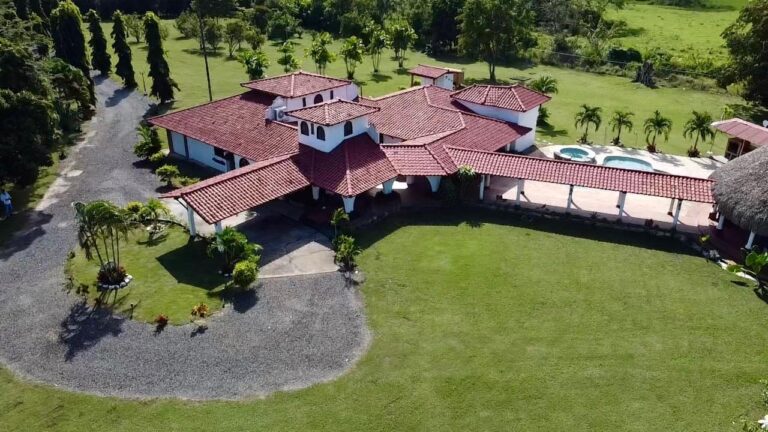 Casa en Alquiler en Río Hato Coclé Panamá | $3,000 | MLS# 25853