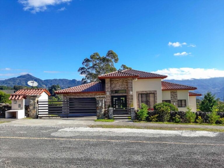 Casa en Venta en Bajo Boquete Chiriqui Panamá | $475,000 | MLS# 25920